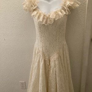 off the shoulder wedding dress It will need to be dry cleaned